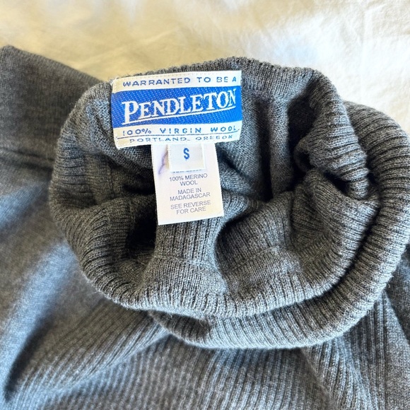 Vintage Pendleton Turtleneck - Picture 5 of 8